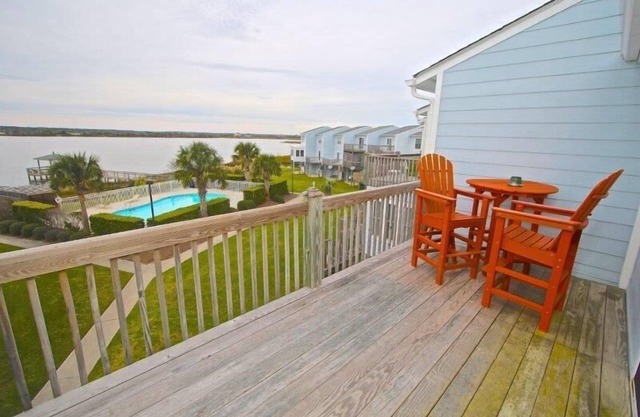 Soundfront Townhome with 2 Bedrooms