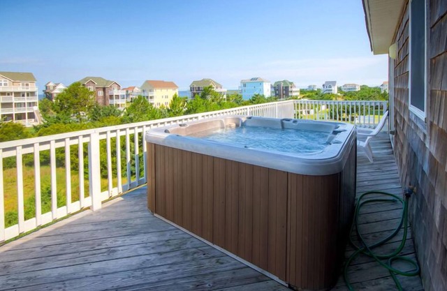 Soundside Dog Friendly Home with Pool, Hot Tub, Cmty Boat Ramp, and Game Room