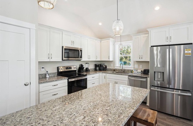 Soundside, Pool, grill