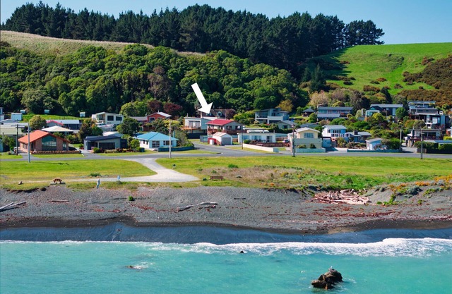 South Bay | Great View | Classic Kiwi Bach