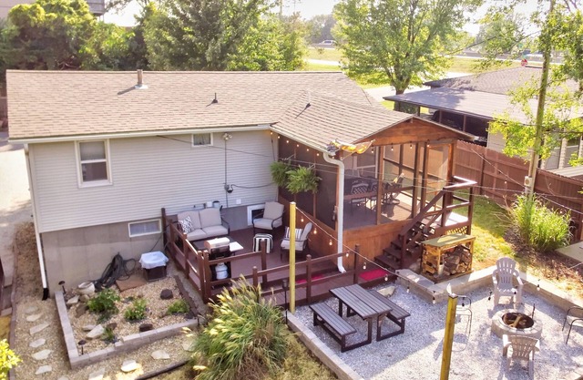 South central 4 bedroom house 3 minutes from Faurot Field! Its close and quiet.