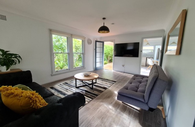 South Coast House - Soak up the Serenity at Shoalhaven Heads