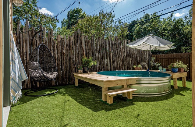 South Congress Guesthouse with Tank Pool!
