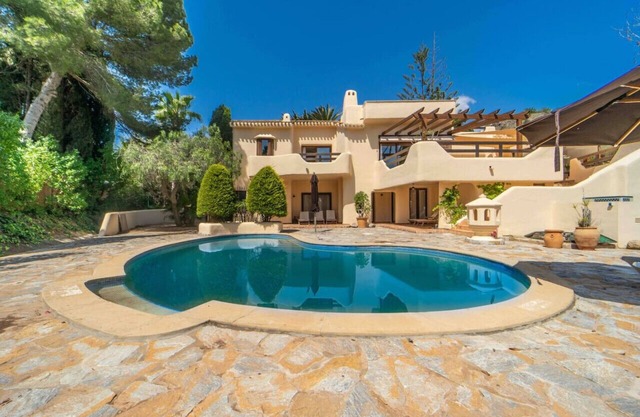 South Course Front Line Villa with Private Pool & Guest House