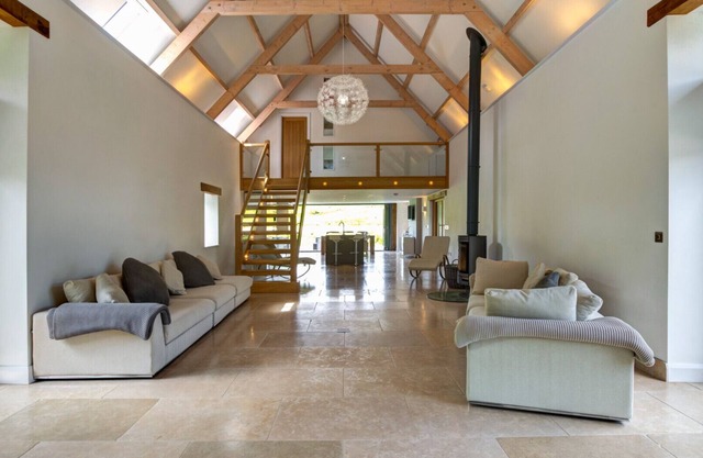 South Cuma - Four Bedroom House, Sleeps 10