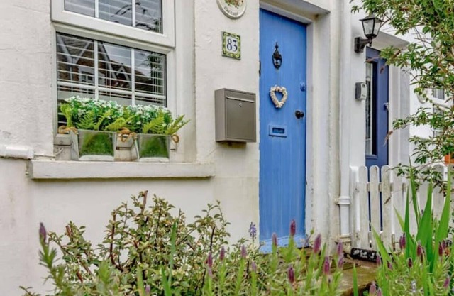 South Downs - Seaside Cottage with DBL + Sofa Bed