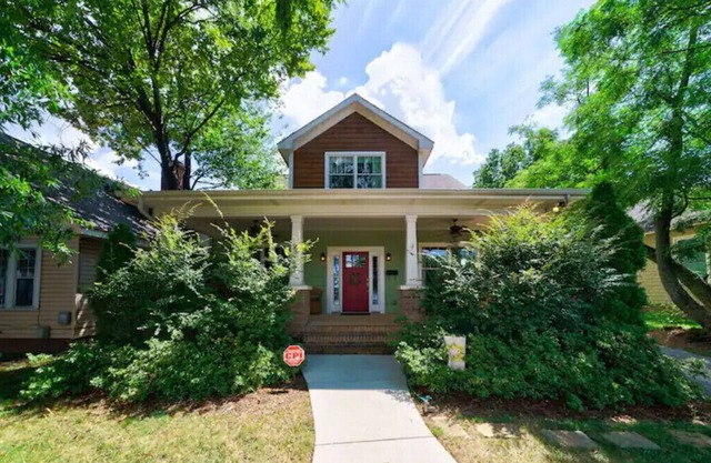 South End Home: Pool + Spa+ Firepit+ Arcade