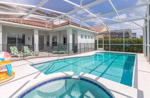 South Facing 6 bedroom private pool home