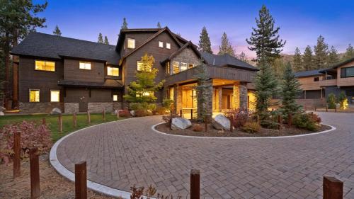 South Lake Escape Indoor Pool plus Movie Theater