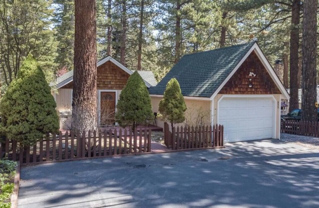 South Lake Tahoe Adventure Homebase with attached garage