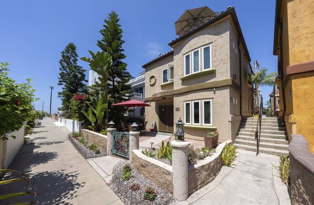 South Mission Beach Gem! Luxurious w/Jacuzzi Tub, Bikes, Beach Gear, & Parking