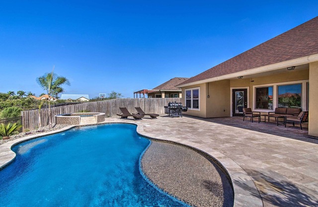 South Padre Paradise w/Saltwater Pool Near Golf!