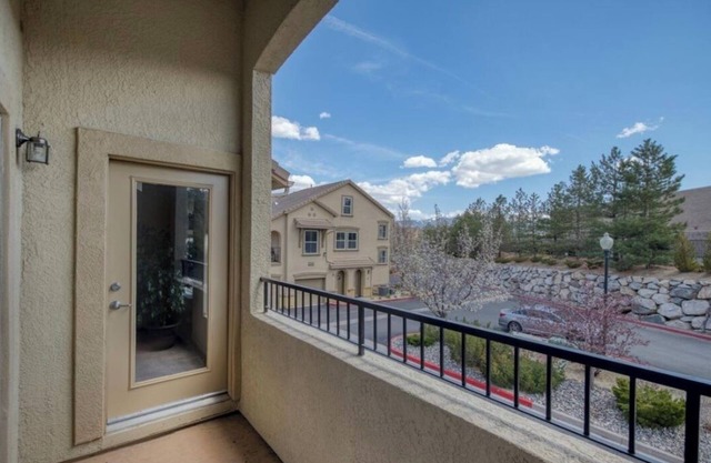 South Reno Condo Strategically Located Next to Lake Tahoe, skiing, and Shopping