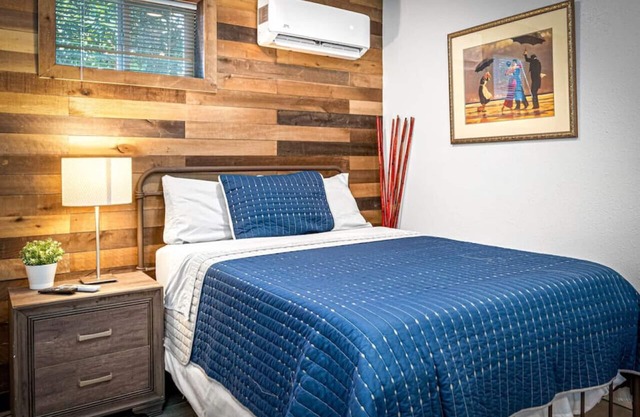 South Tampa - Central Location - Efficiency Suite
