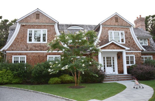 Southampton 6 BR, 6.5 Bath, 5 Fireplace Masterpiece.