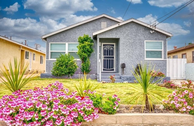 Southbaysunshine coastal cottage by beach-30+ Days