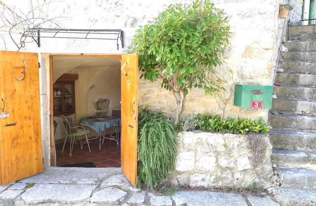 Southern Ardèche Cevennes, studio at the inhabitant independent, typical and intimist.
