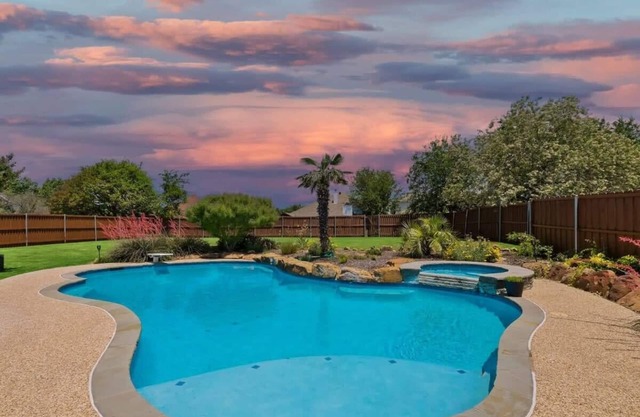 Southern Charm & Luxury Living - BBQ & Pool