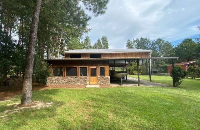 SOUTHERN COMFORT: Beautiful Lake Eufaula get-a-way FISHERMAN Welcome!