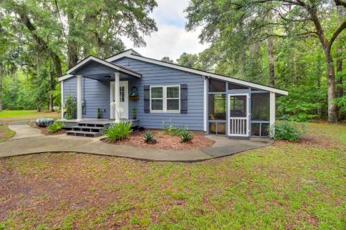 Southern Escape in Guyton Private Yard and Hot Tub!