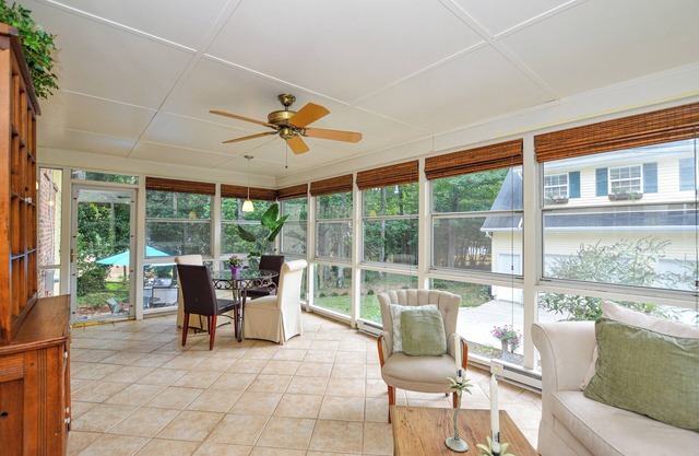 SouthPark Comfort and Convenience 4 bed/3 bath!