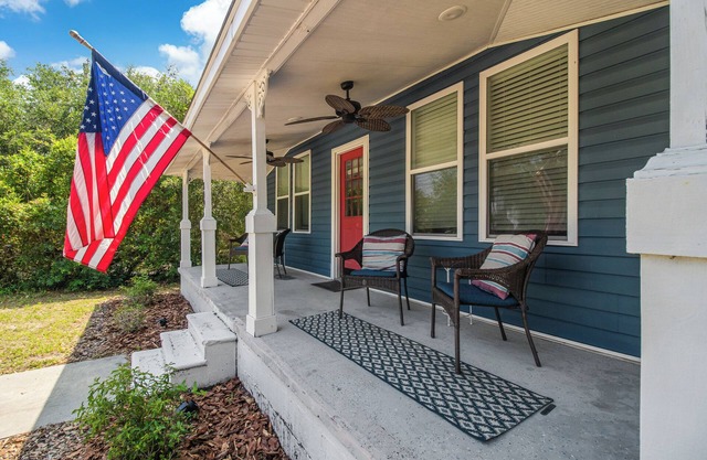 Southport Salty Patriot-Walk to DT/Pets/Fully fenced with firepit!