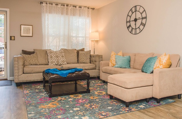 SouthTownes * Westgate Area Townhouse