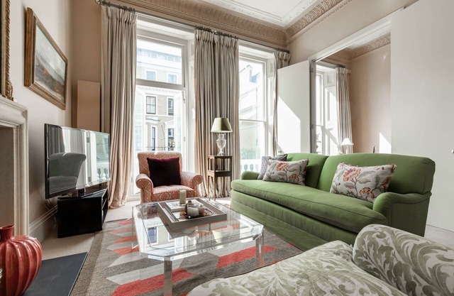 Southwell Gardens II by onefinestay