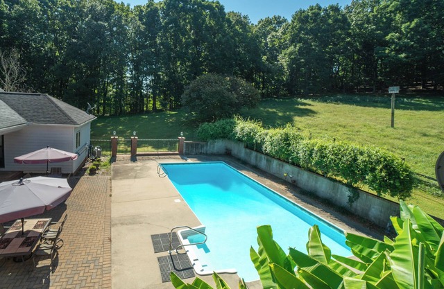 Southwind - Beautiful Country Estate with Private Pond and Pool