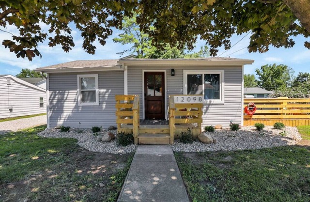 Sows on Sixth: Walking Distance to Buckeye lake Marina