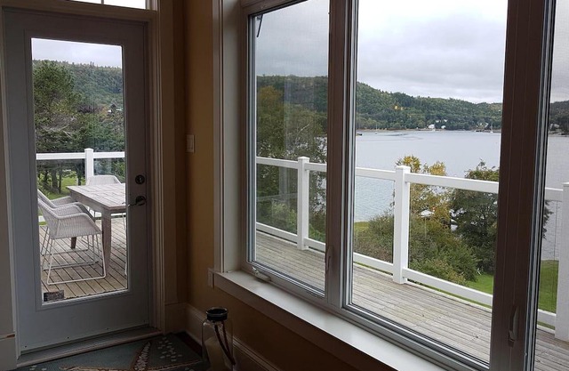 Spacious family-friendly oceanfront house, minutes from all amenities.