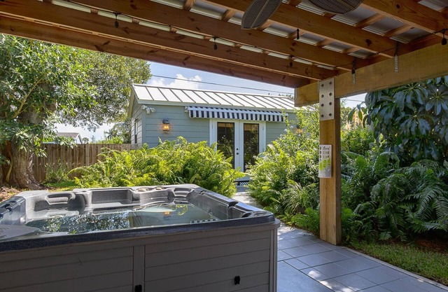 Spa Like Family Retreat w/art studio, hot tub, and fenced backyard!