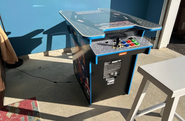 Space for the whole crew! Our 4-bedroom retreat offers 2 Queen, 1 King, and a Full bunk—sleeps 10 in real beds. 🎮 Private Game Room, fast Wi-Fi, Smart TVs, washer/dryer, and a fully equipped kitchen keep everyone comfy. 🚗 5 min to Airport, 10