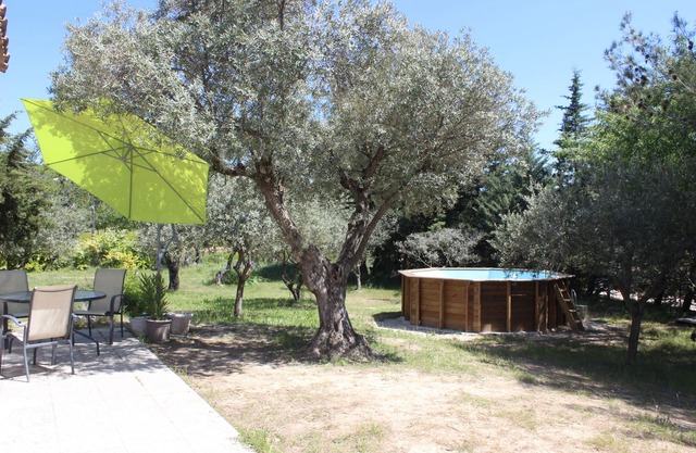 Space & light on ground 1200 m2 planted with Provence olive trees 4 km from Mt Ventoux