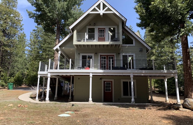 Spacious 3BR + Loft Country Club Lakehouse