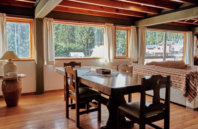 Spacious and Comfortable Ñivinco Apartment