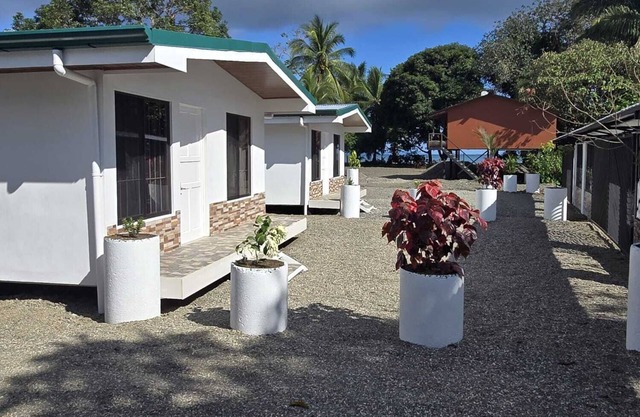 Spacious 2 bedroom beach house with AC WIFI BBQ Terrace and car port