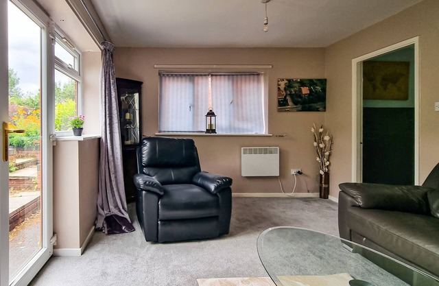 Spacious 1-Bed Annex with Private backyard