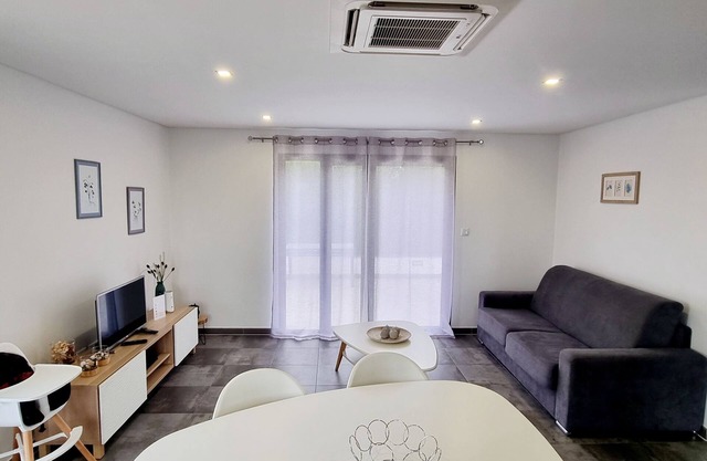 Spacious 1-bedroom house with WiFi and AC in enchanting Viseu