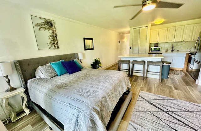 Spacious 1 Bedroom Turtle Bay Condo Split into 2 Studios 💜 Walk to Beach 🏖️