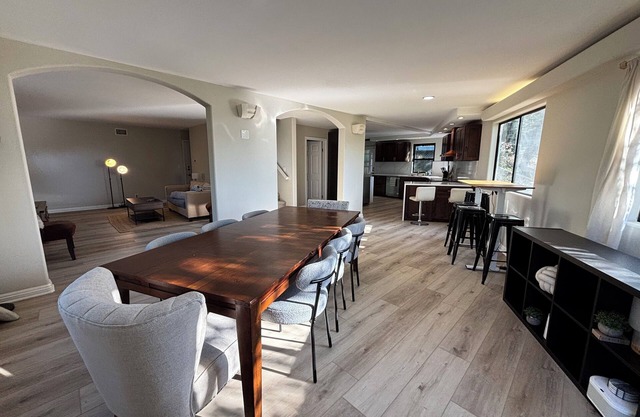 Spacious 1950 Sqft Guest Suite Beautiful House & View