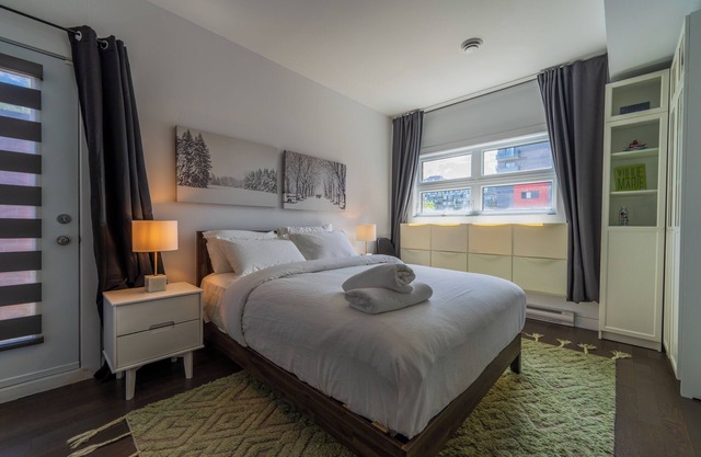 Spacious 1BR Condo, work&play in Montréal
