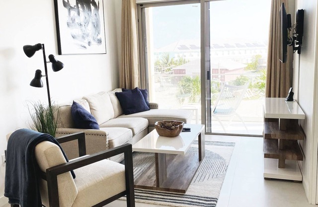 Spacious 1BR with Rooftop Pool, Island Views, Full Kitchen & Washer/Dryer