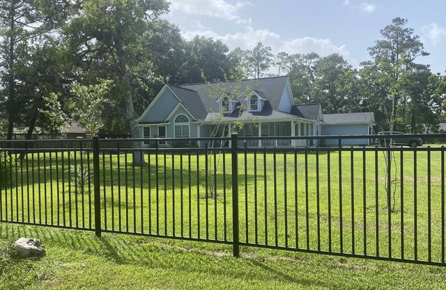 Spacious 2 acre house in between Houston and Galveston