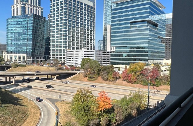 Spacious 2 Bed-2 Bath in Heart of Uptown-FREE Parking-Self Check-in! City views!