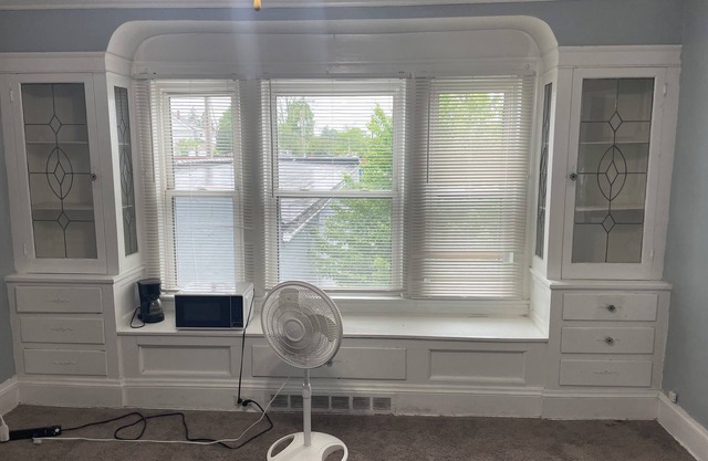 Spacious 2-bedroom apartment in fabulous Garfield Heights with AC, WiFi 17L
