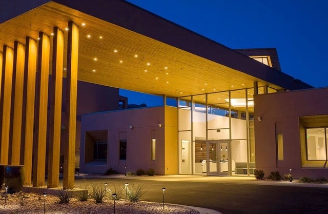 Spacious 2-bedroom, 2-bath resort condo sleeps 6 just minutes from Arches NP