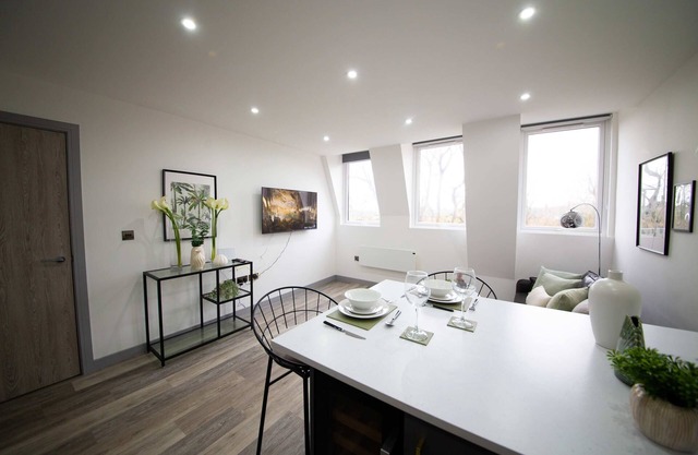 Spacious 2 Bedroom Apartment in Central Preston