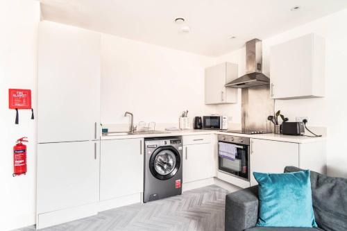 Spacious 2 Bedroom Apartment in Preston City Centre with Free Parking by Eason Stays, Good for Business Stays and Family Getaways