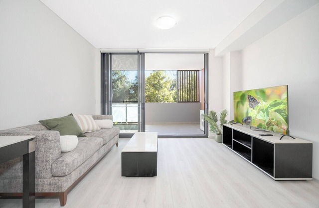 Spacious 2 Bedroom Apt with Parking in Rouse Hill